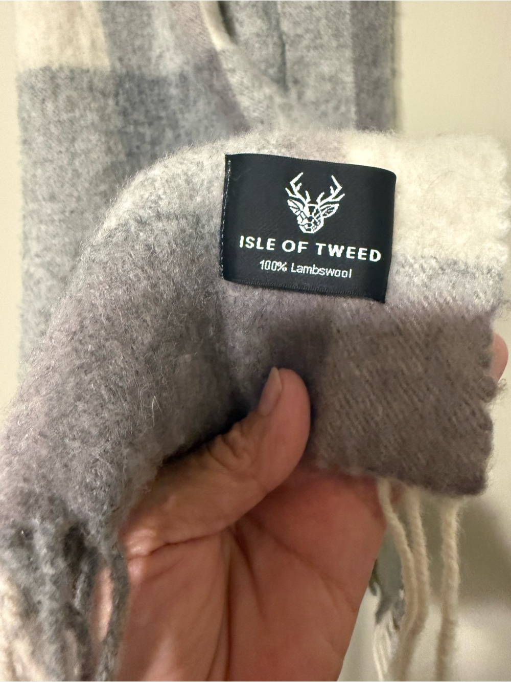 Isle Of Tweed 100% Lambwool Cozy Women's Gray & Cream Plaid Fringe Scarf